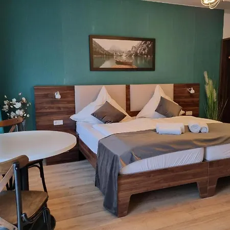 A&f Hotel *